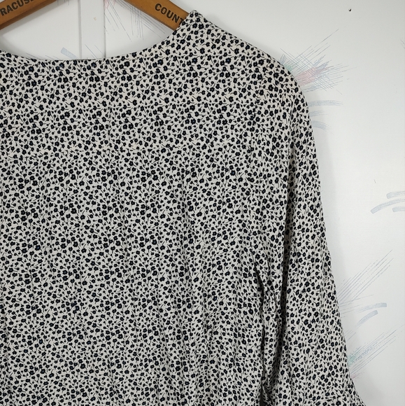 Cynthia Rowley Floral Print V-neck Top - Picture 8 of 10